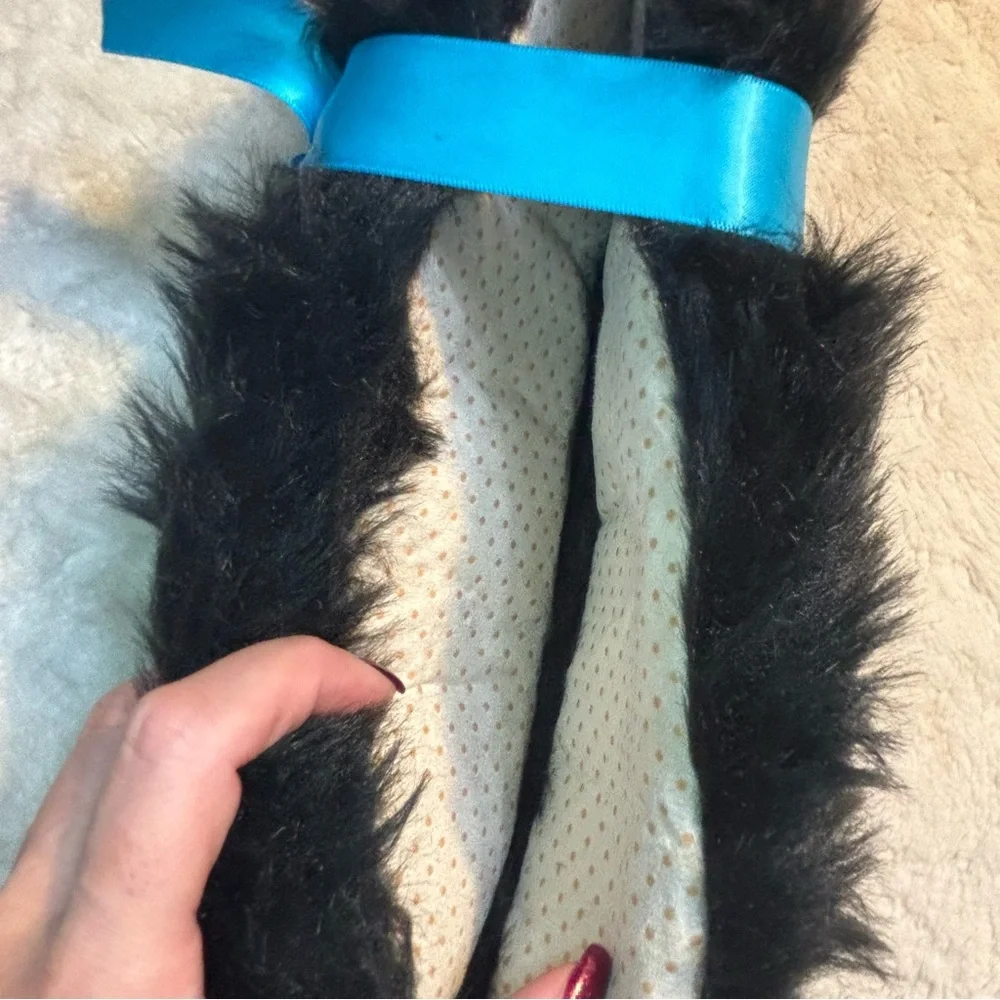 NWT Slipper Socks Make + Model Fuzzy Black Bow for Gifting Shoe Size 8.5 - 10